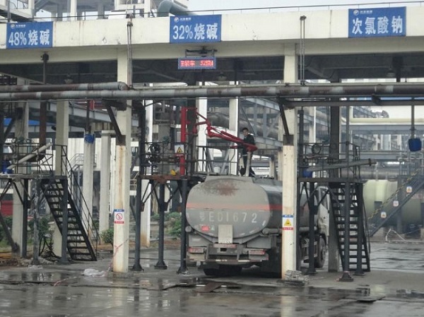 風從虎，雨從龍，大大來了雨迎接！興發牛，大壩壯，主席來了宜昌亮！